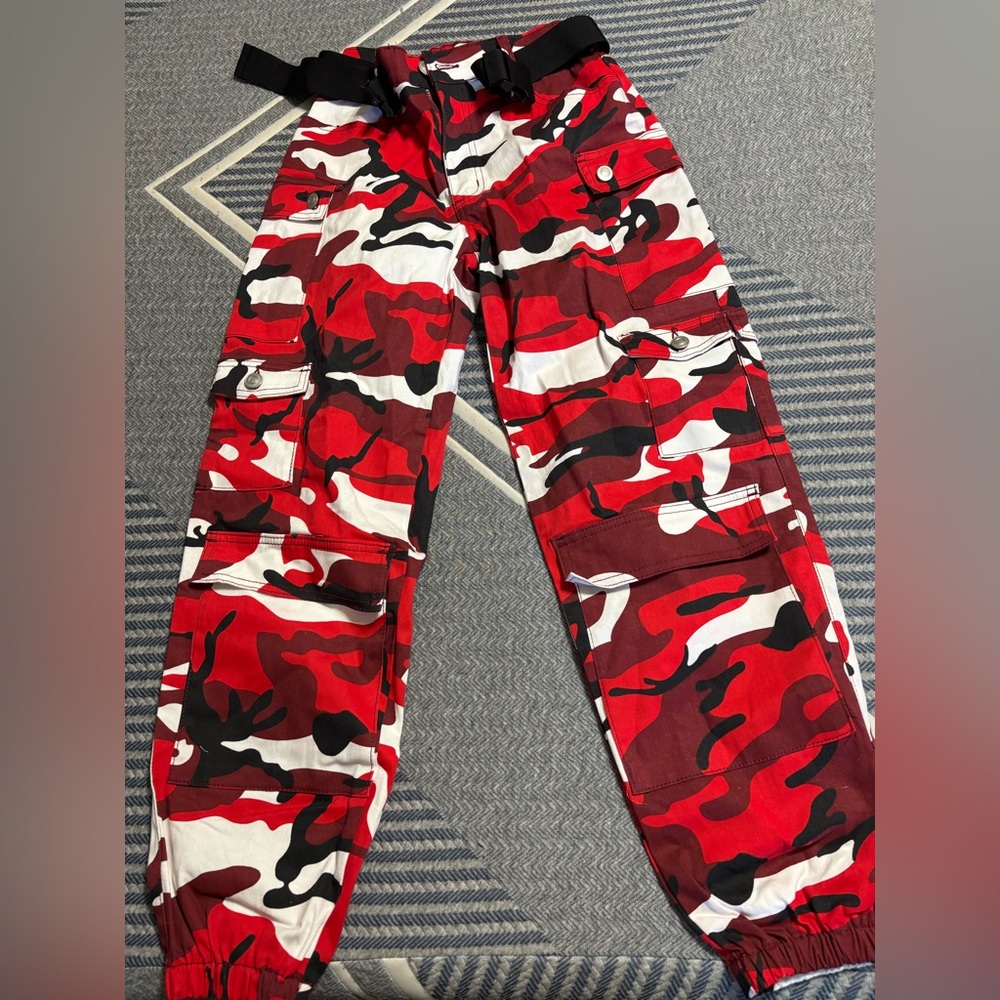 💘5 for $25 / Red Camo Print Bagged Belted Cargo Pants